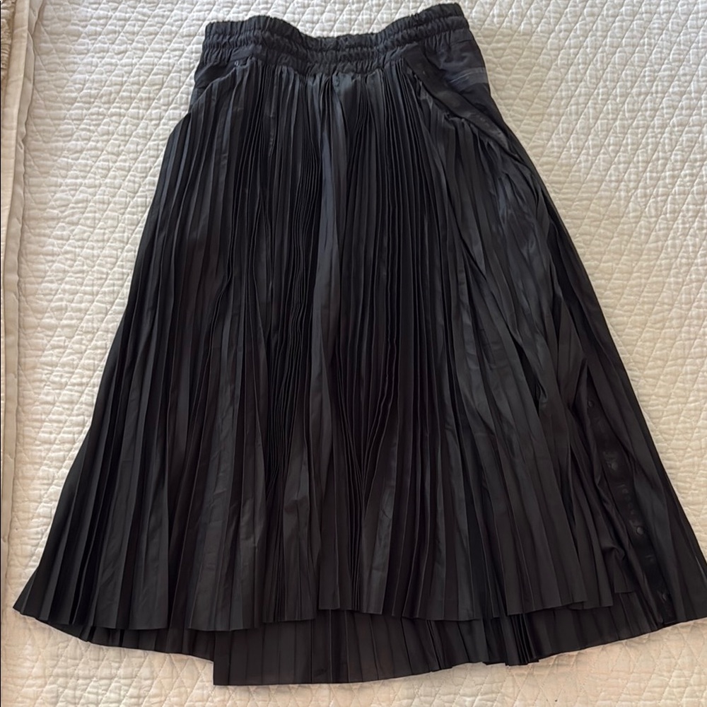 Sacai Black Midi A-Line Skirt with Pleats